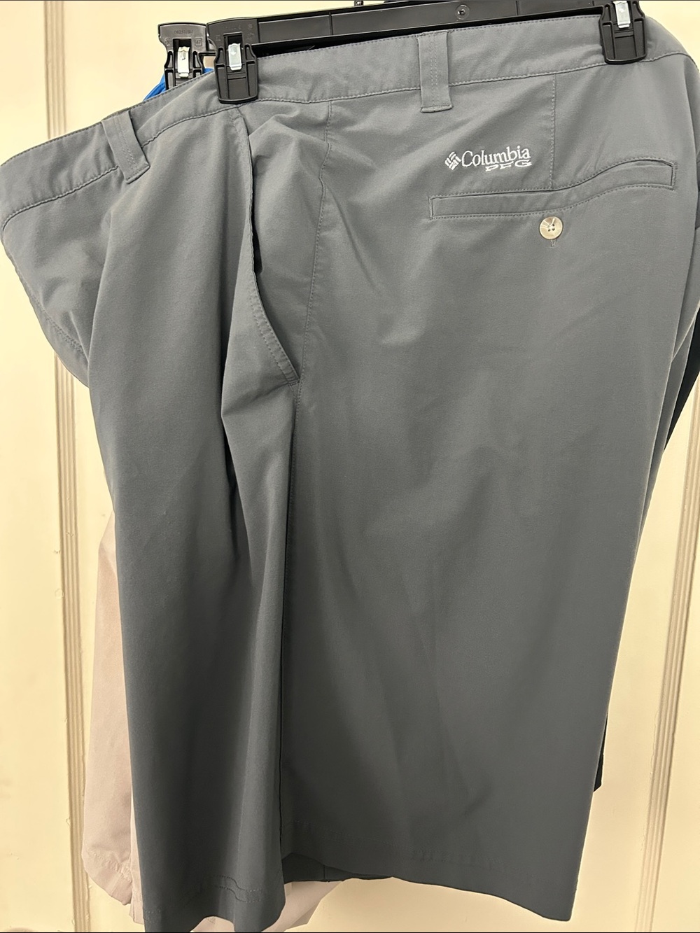 Columbia Men's Size 48 Charcoal Gray Hybrid Shorts EUC
